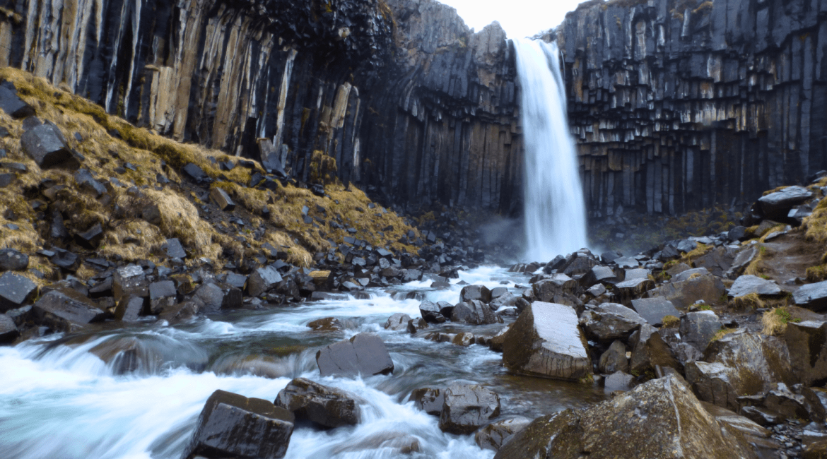 cascada islandia svartifoss